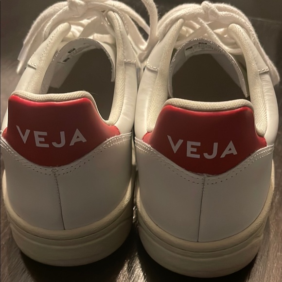Veja Men's White and Gray Sneakers - Picture 2 of 4